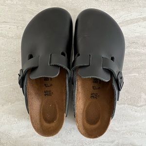 Like New Birkenstock Black Clogs